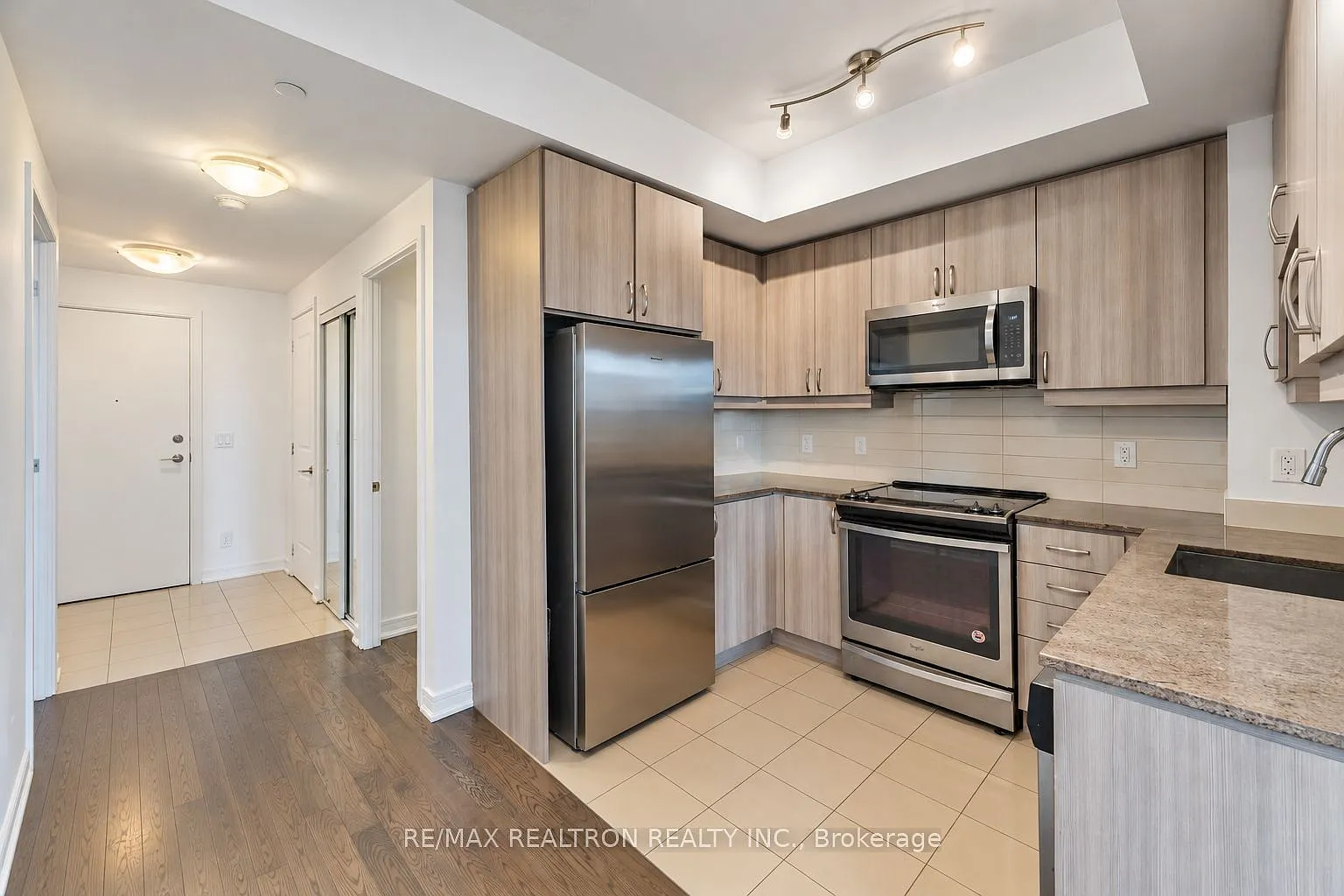 3 bed, $2,900 — Photo 2