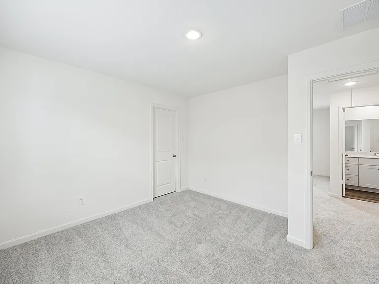 14221 Donahue St — Photo 11