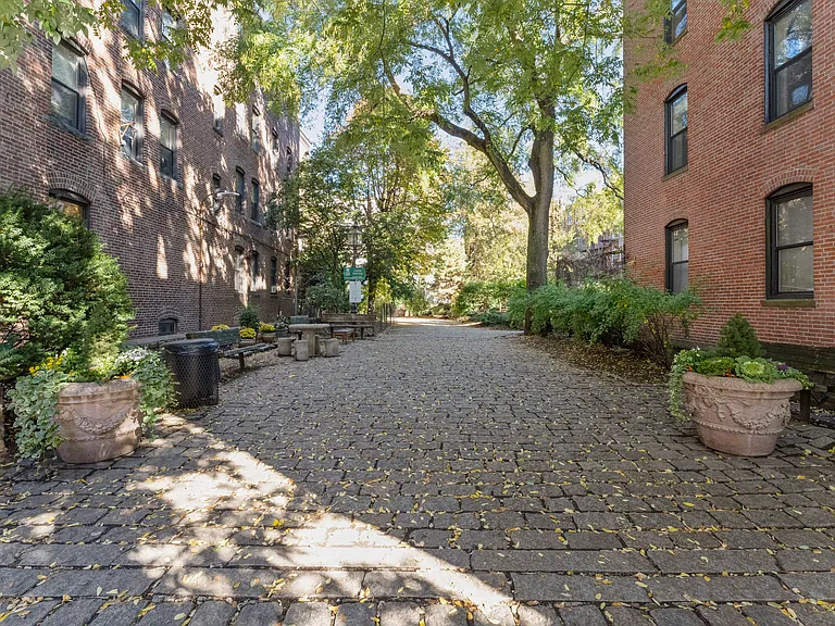 23 Charter St #1 — Photo 11