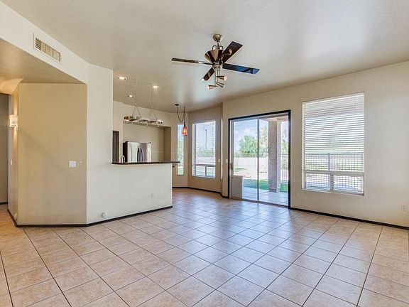 4th image of 2959 N Avoca Cir