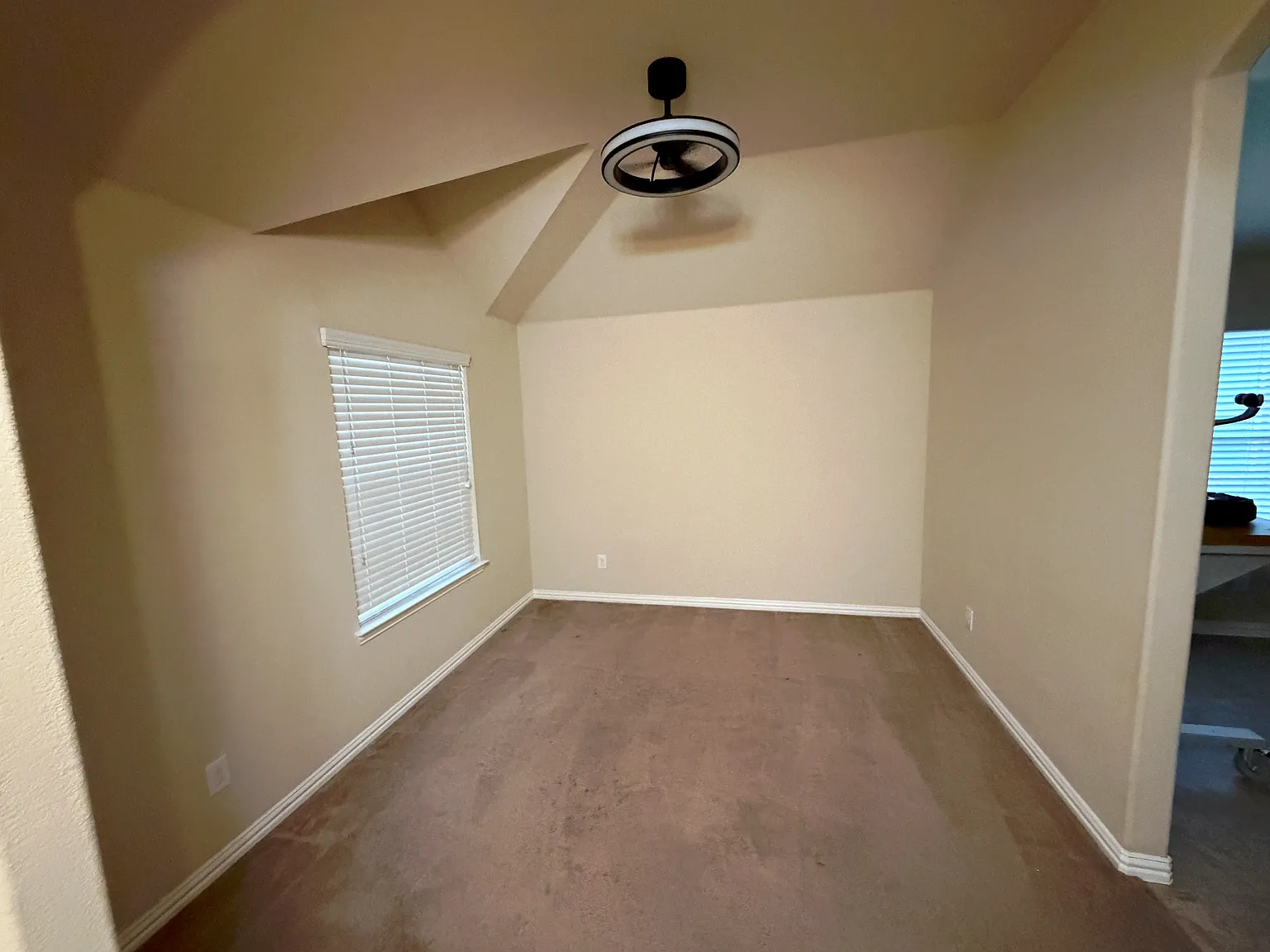 4 bed, 2013 sqft, $2,649 — Photo 3