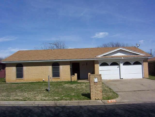 1st image of 512 NW Charlyne Dr