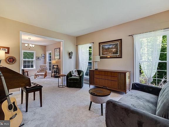 5th image of 7425 Mayflower Ct