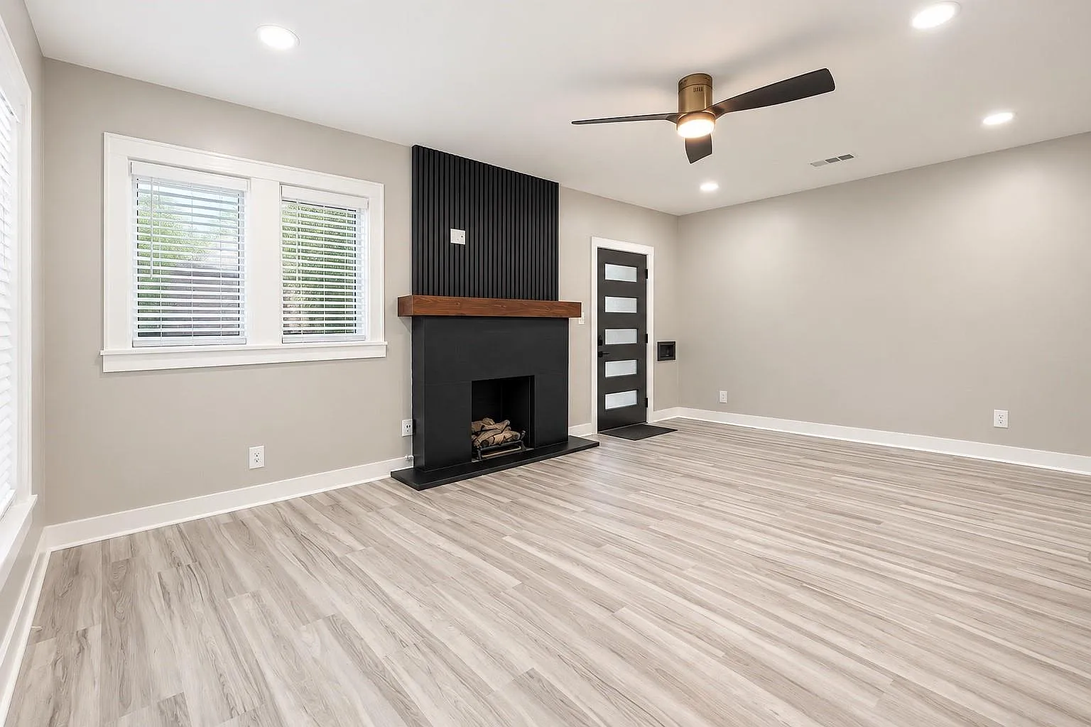 3 bed, 2.0 bath, 1394 sqft, $2,400 — Photo 3