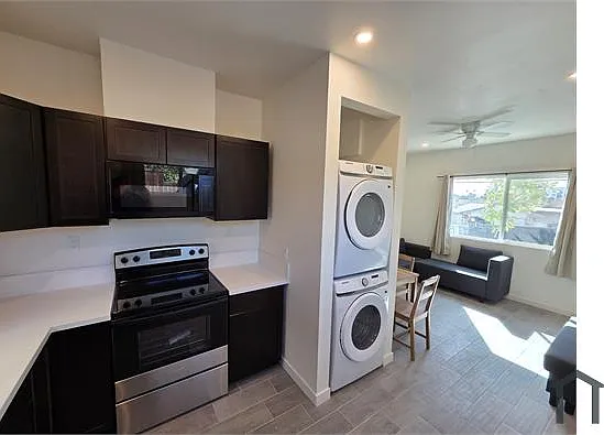 841 Winston Dr — Photo 2