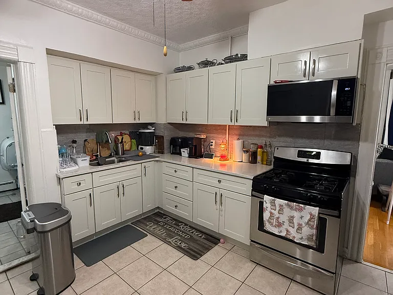 115-117 E 16th St #1 — Photo 3