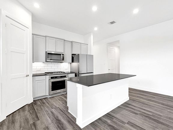 4th image of 153 Aurora Springs Dr
