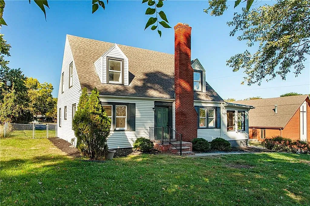 4 bed, 1952 sqft, $2,300 — Photo 2
