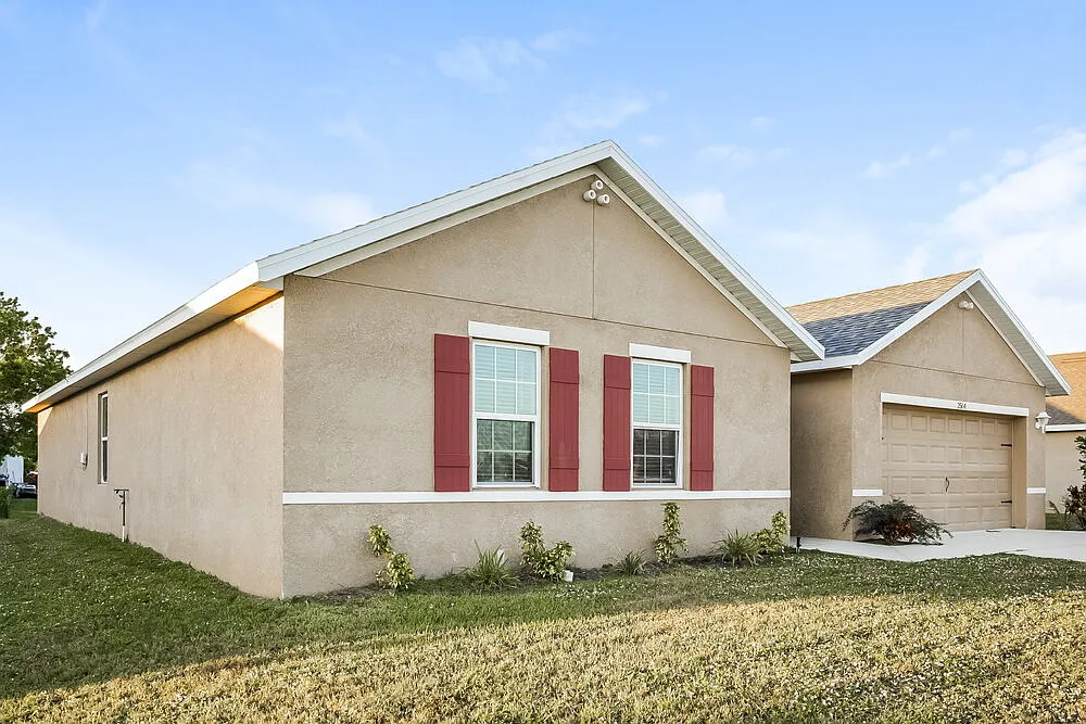 4 bed, 2.0 bath, 2319 sqft, $2,435 — Photo 3