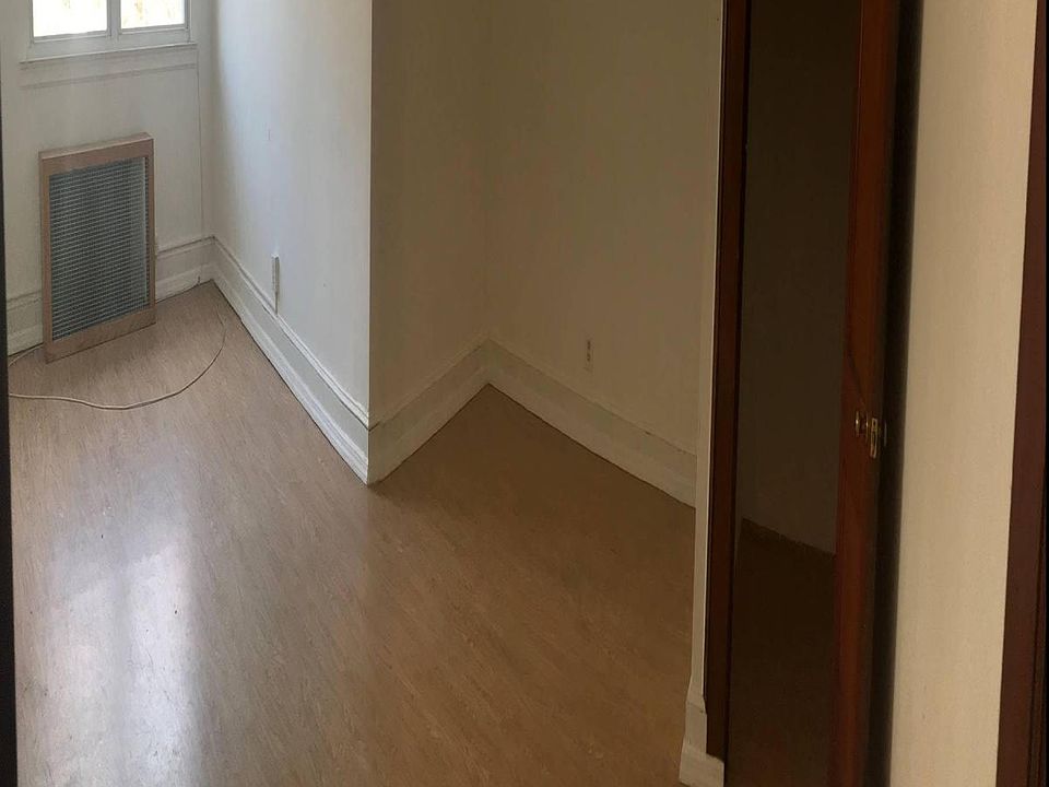 2nd image of 132 Mountainview Blvd