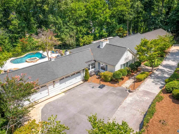 320 Wildwood Rd, Gadsden, AL 35901