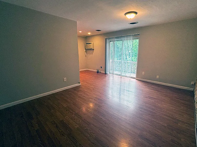 545 Lowell Ave — Photo 5