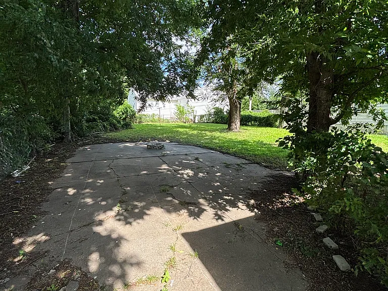 807 N Columbia Pl — Photo 14