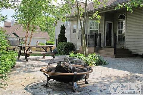 5th image of 2941 Iroquois Dr