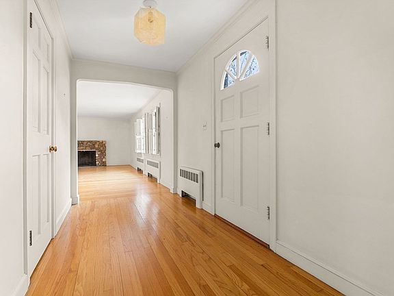 4th image of 29 Woodchester Dr
