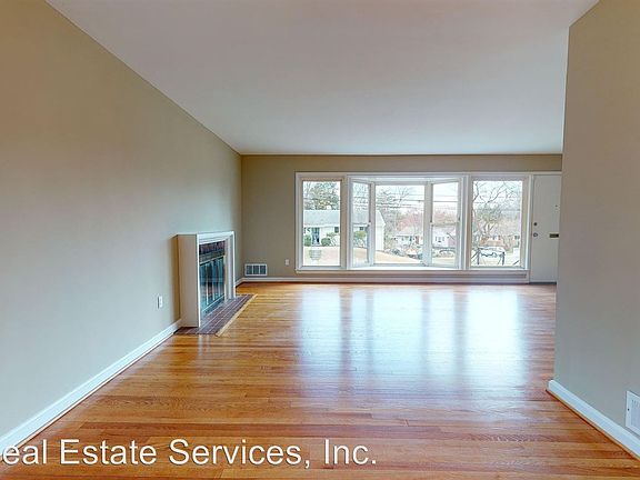 4th image of 9302 Chanute Dr