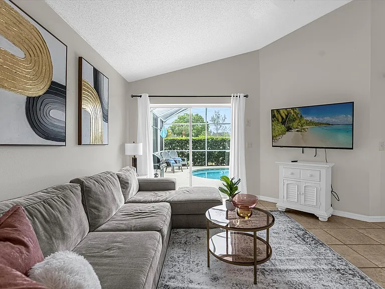 217 Holborn Loop — Photo 4