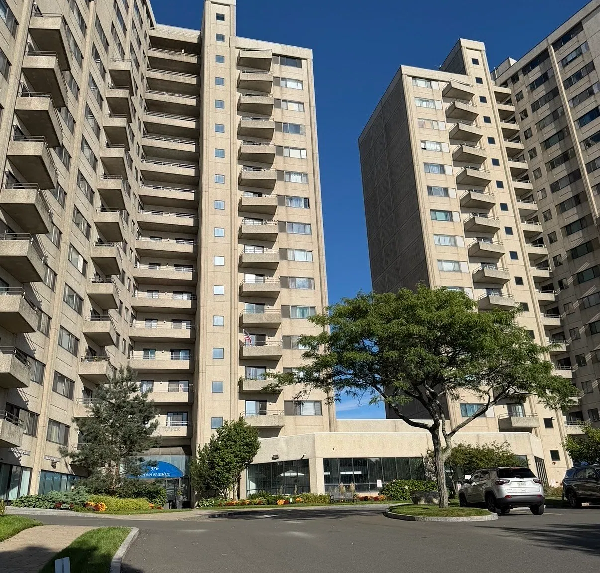1 bed, 1.0 bath, 750 sqft, $2,200 — Photo 2