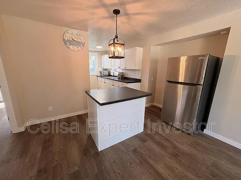 2337 Winter St — Photo 3