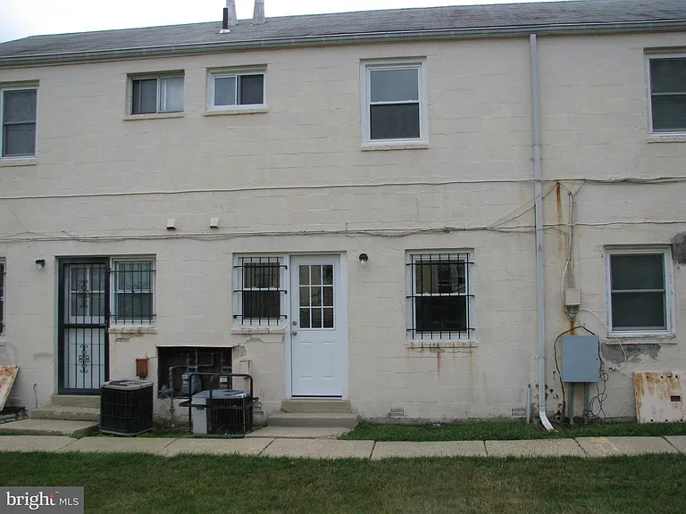 2528 Iverson St — Photo 8