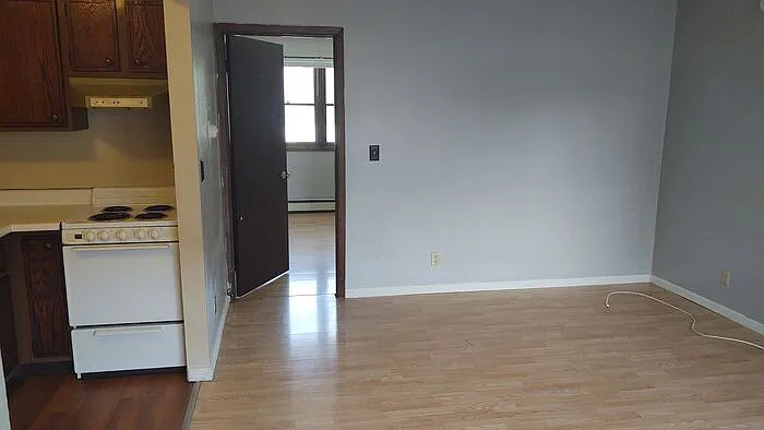 912 2nd Ave #2 — Photo 5