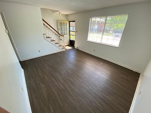 2nd image of 1002 Willow Dr APT 77