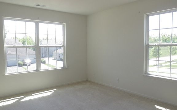 4th image of 2736 Acorn Ct #2736