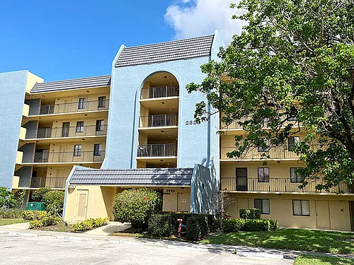 2828 Tennis Club Dr #207 Photo 1