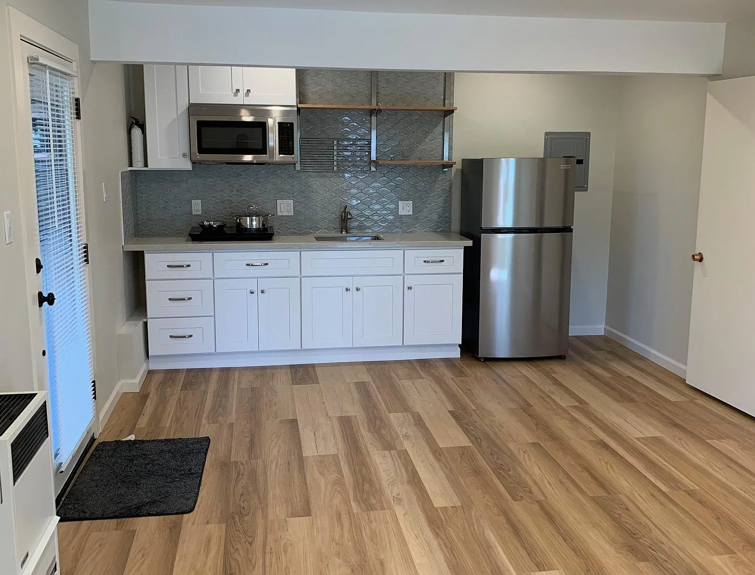 1120 James Pl — Photo 1