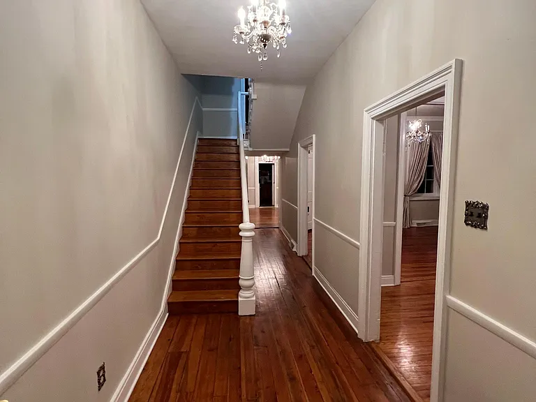 340 N Market St — Photo 7