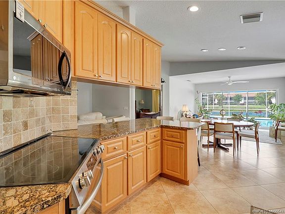 4th image of 107 Brier Cir
