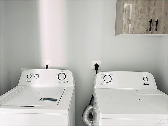 5th image of 1018 N Clarence Ave #2