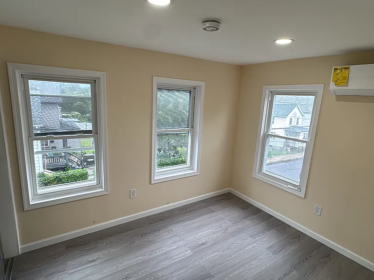338 E Main St — Photo 14