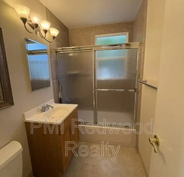 855 15th Ave — Photo 17