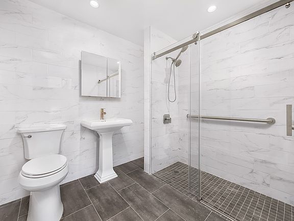 4th image of 1147 Bedford Ave #1R