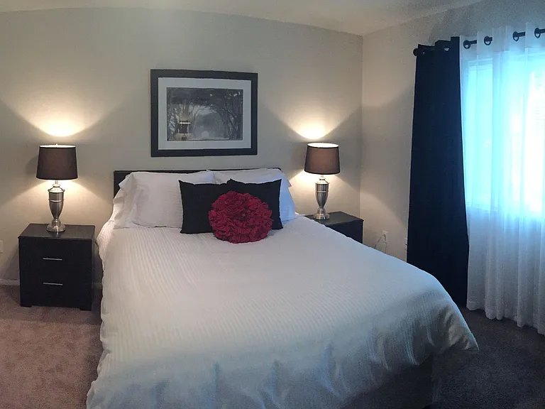 Round Hill Apartments of Chevy Chase — Photo 6