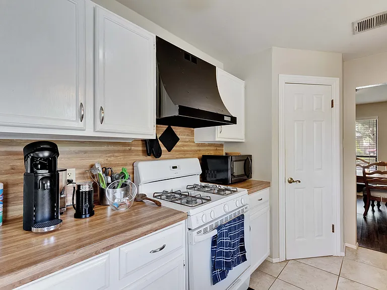 7601 Hawkeye Dr — Photo 8