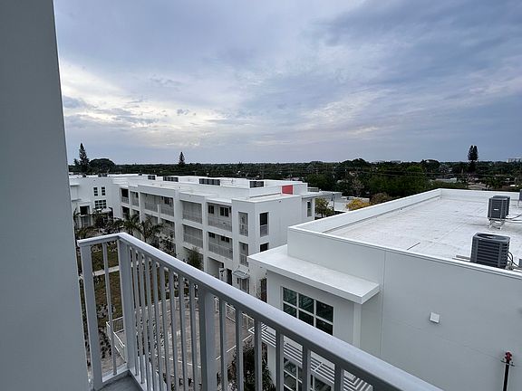 5th image of 323 Dartmouth Dr #C