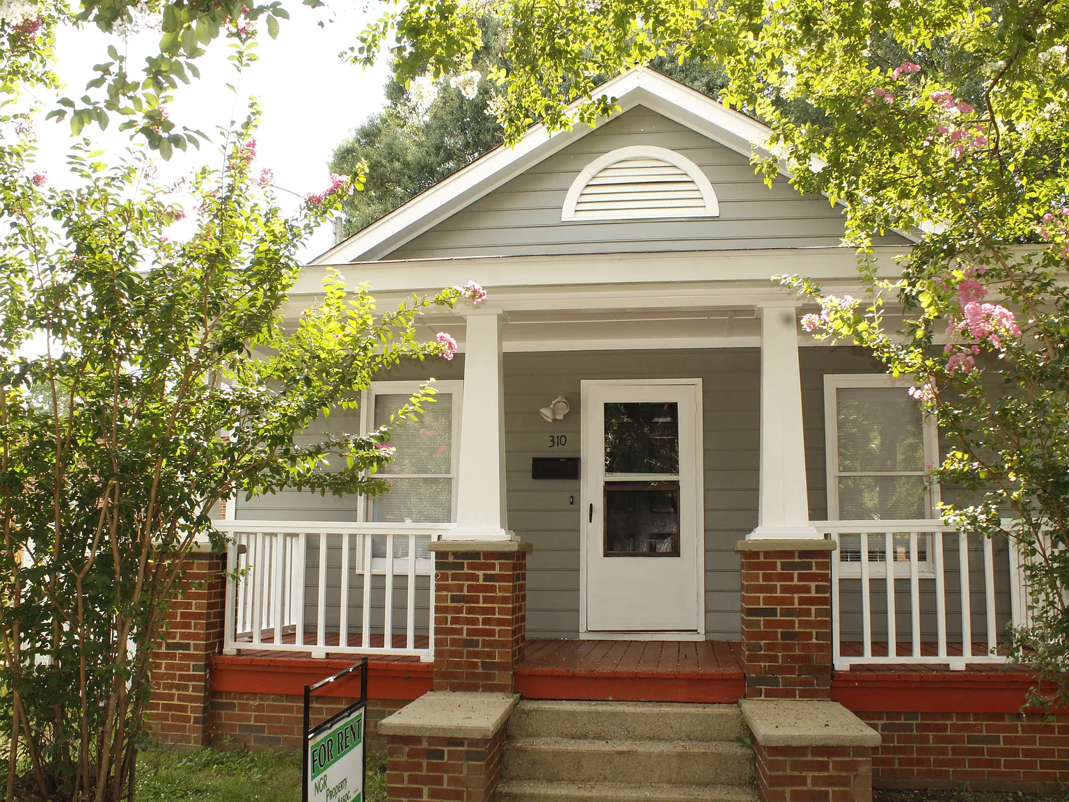2 bed, 900 sqft, $1,700 — Photo 1