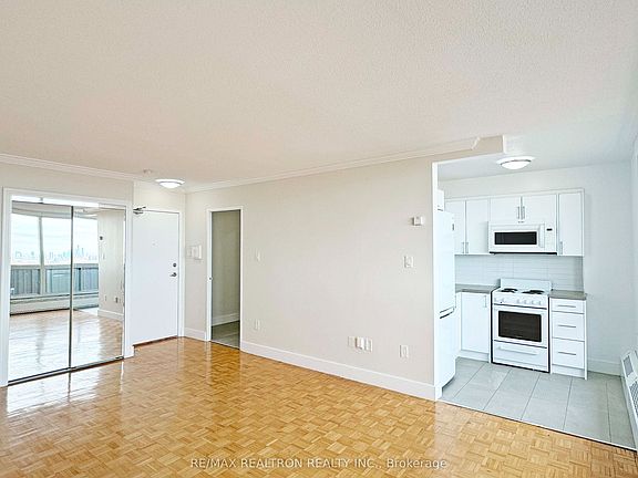 2nd image of 666 Spadina Ave #2402