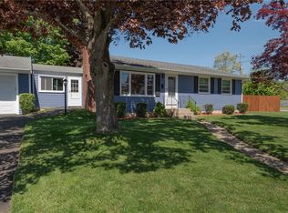 3 Hanover St, Warwick, RI 02886