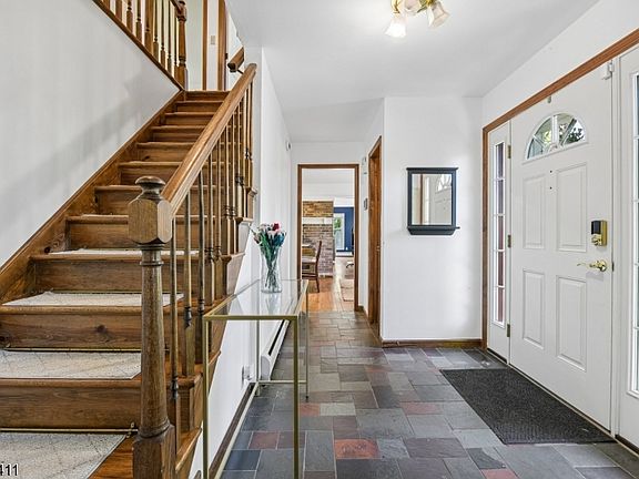 3rd image of 213 Stanhope Rd