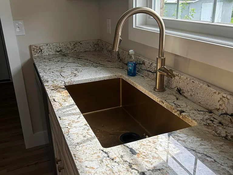909 E Irvine St — Photo 10