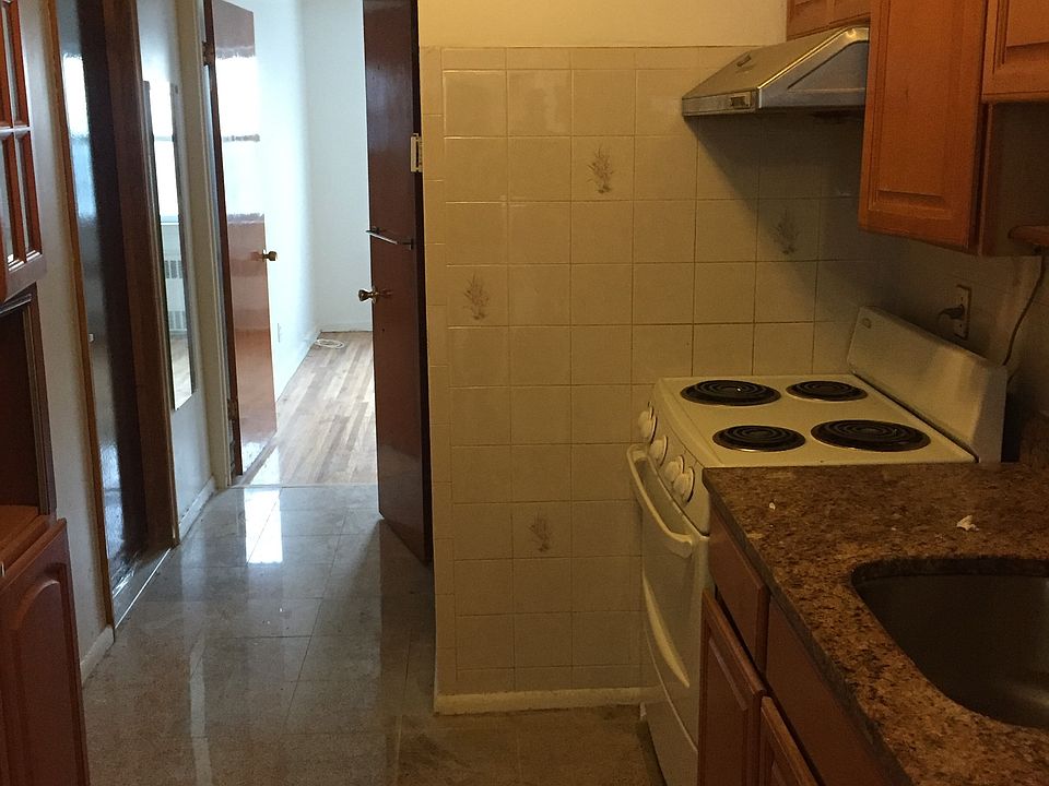 2nd image of 236 Bay 40 St