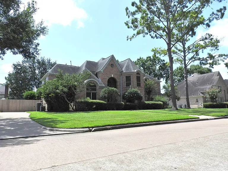2319 Amber Springs Dr — Photo 1