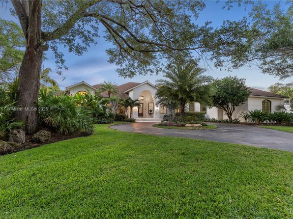 6821 SW 104th St, Pinecrest, FL 33156