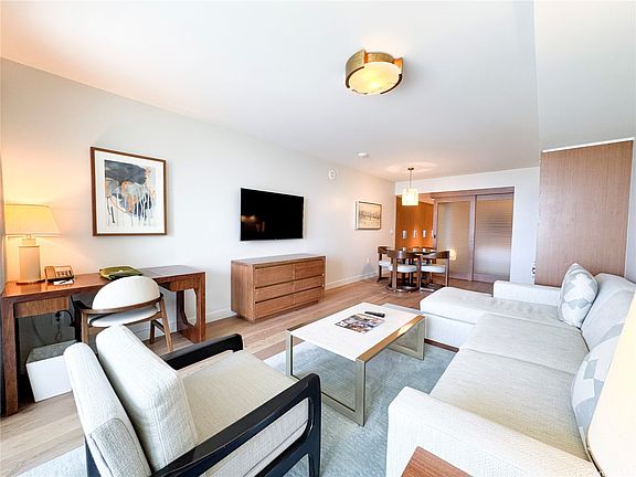 5th image of 2139 Kuhio Ave #1006