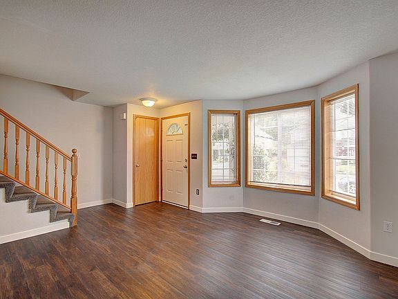 4th image of 10500 NE 25th Pl