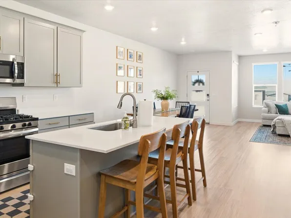 1166 W Early Light Way, Bluffdale, UT 84065