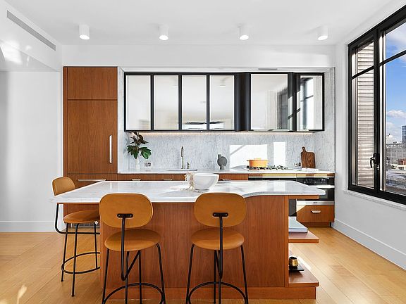 3rd image of 110 Charlton St APT 19A
